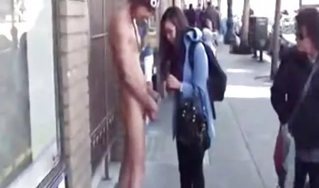 Tự bơm trên dien vien dong phim sex nhat ban đường công cộng